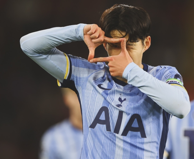 问鼎娱乐转会期英超传出新动向，切尔西止住颓势，管理层表态——球迷炸锅，心理建设被强调的简单介绍