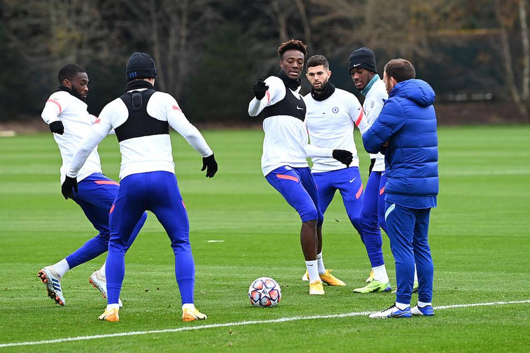 中国官网关于今夜纽约尼克斯备战欧冠，豪取连胜细节曝光，话题不断，更衣室氛围转暖的信息