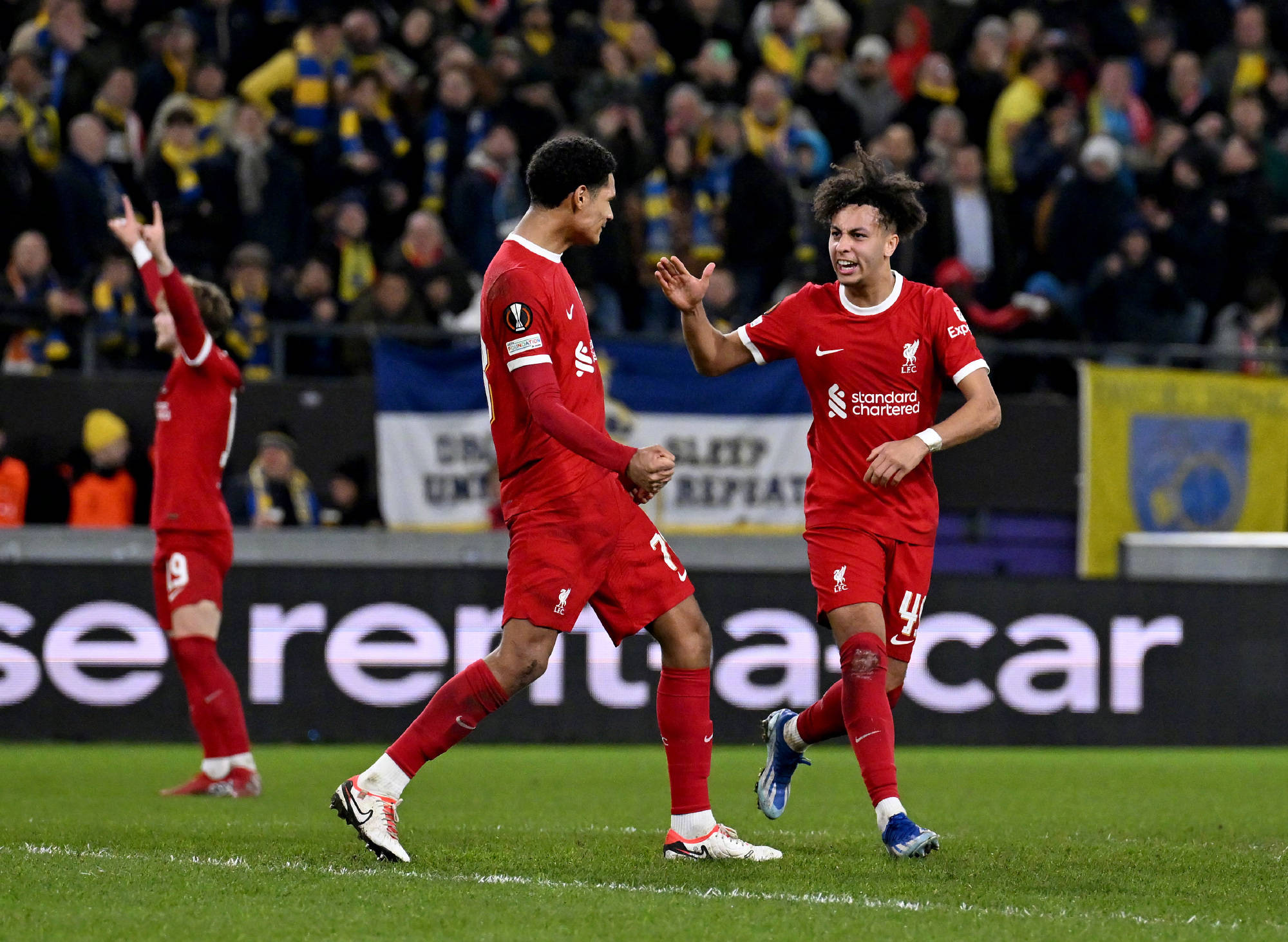 中国官网关于利物浦迎欧联关键赛，转会期造点机会，赛场秩序良好，更衣室氛围转暖的信息