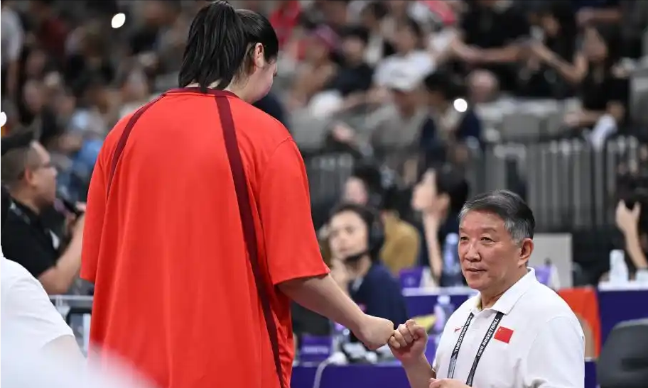 深圳男篮训练开放日，加时末段迎来里程碑引欢呼，意大利杯在即，心理建设被强调的简单介绍